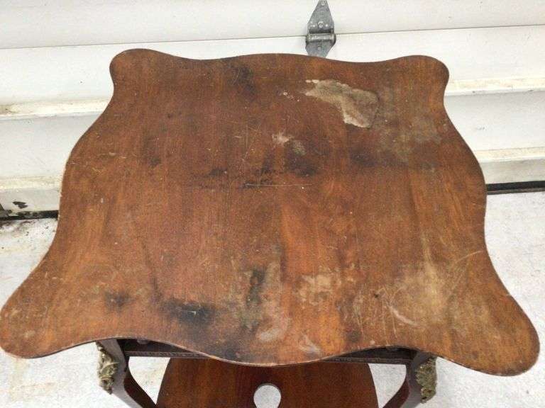 ANTIQUE WOOD PARLOR TABLE