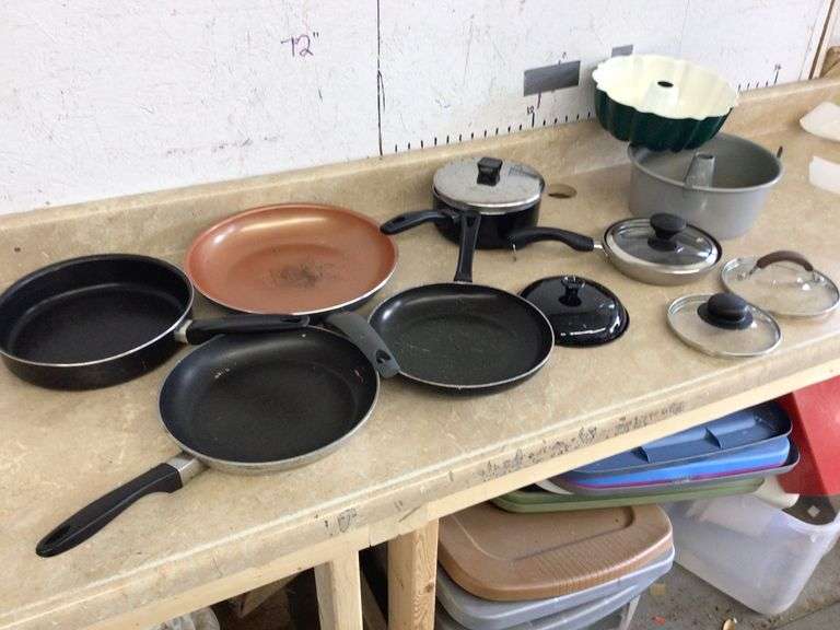 BOX OF PANS AND BAKEWARE