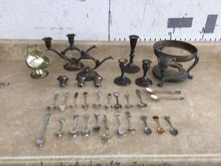 BOX OF STERLING SILVER & SILVERPLATE ITEMS & SOUVENIR SPOONS