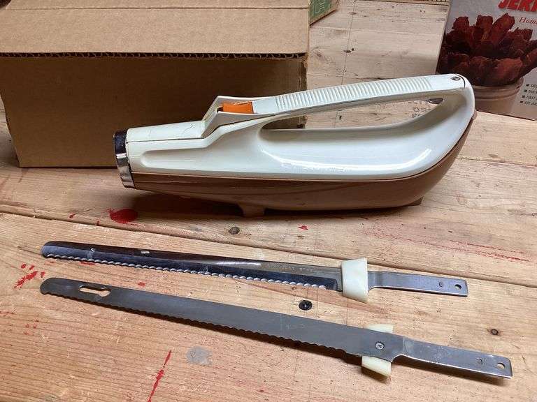 JERKY KIT & ELECTRIC KNIFE & DRYER VENT BRUSH