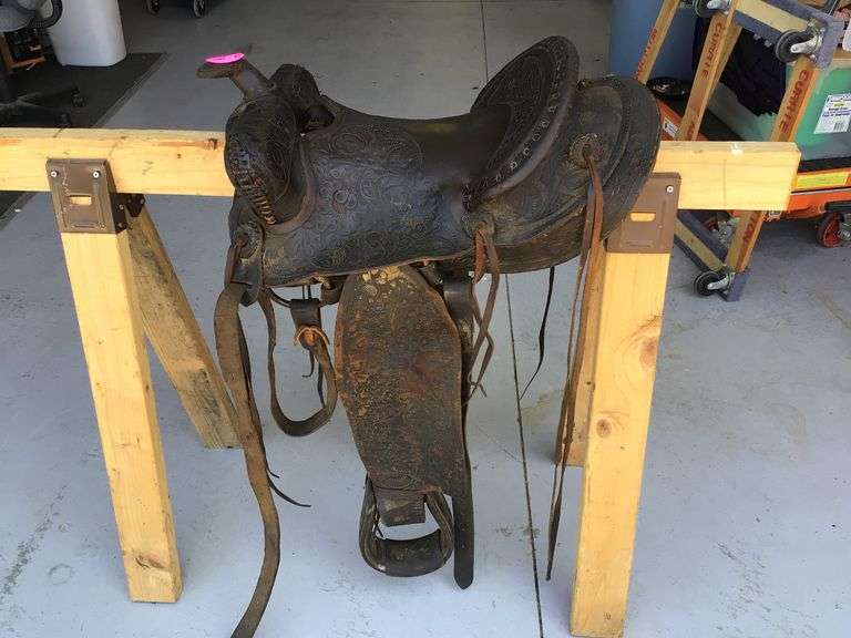 LEATHER HORSE SADDLE (15")