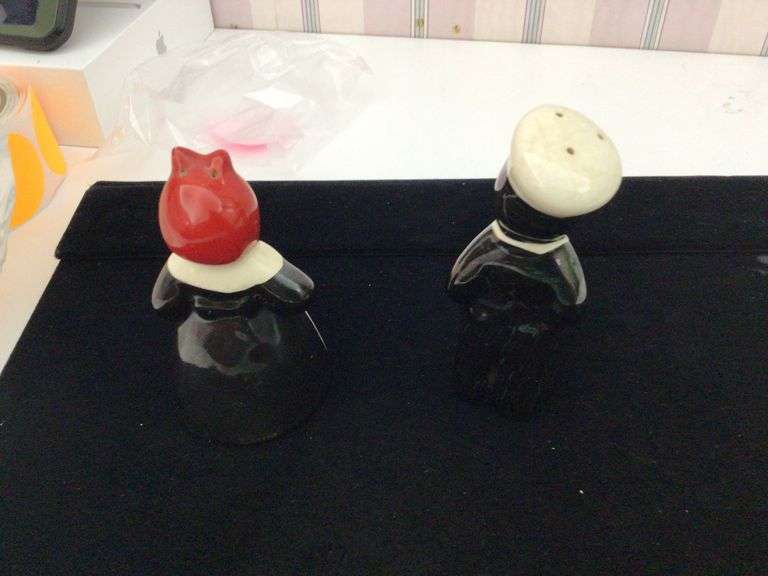 VINTAGE SALT & PEPPER SET