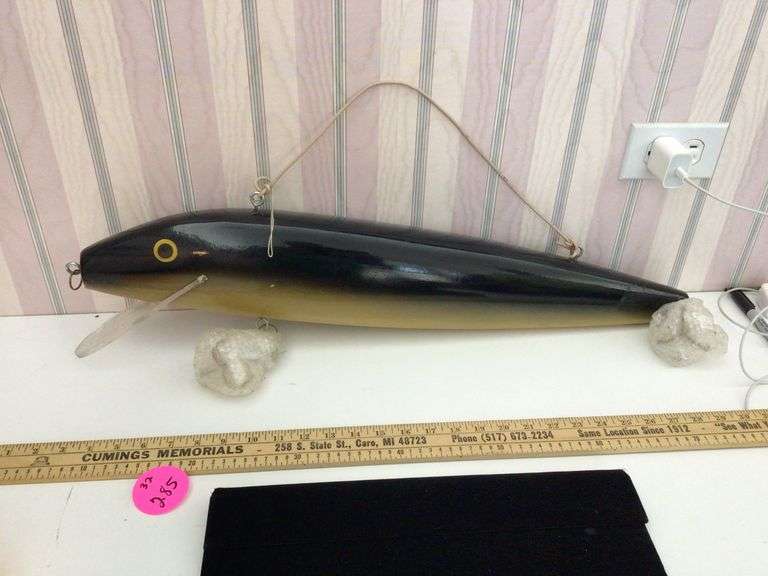 28" MAN CAVE FISHING LURE DECOR