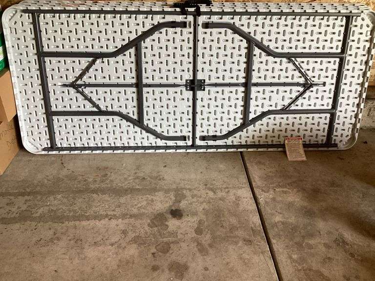 6' WHITE FOLDING TABLE