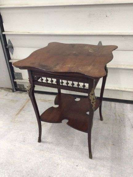 ANTIQUE WOOD PARLOR TABLE