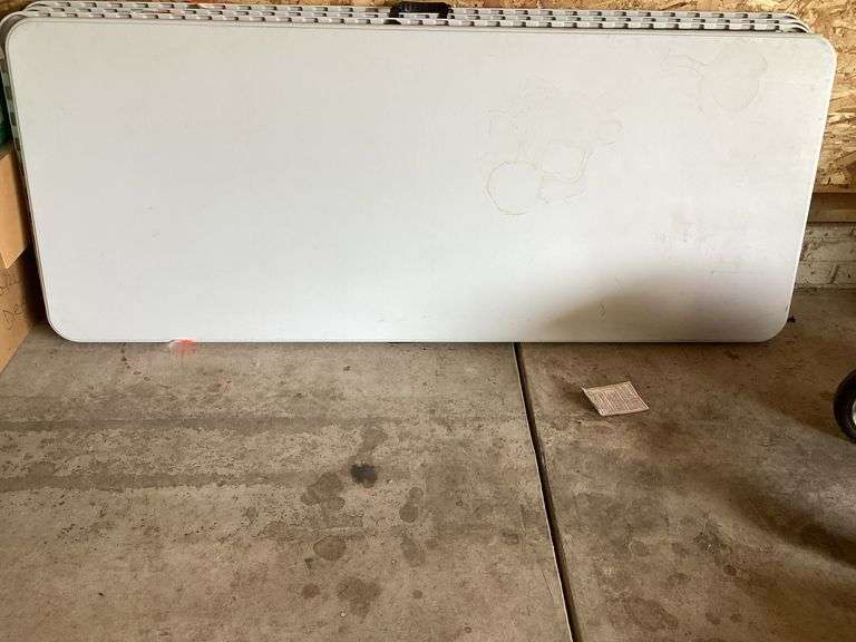 6' WHITE FOLDING TABLE