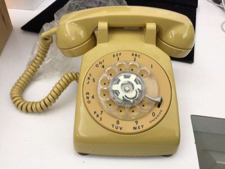 VINTAGE 1972 GOLD DESK PHONE