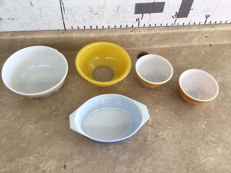 VINTAGE PYREX DISHES