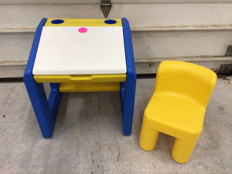 LITTLE TIKES DESK WITH CHAIR