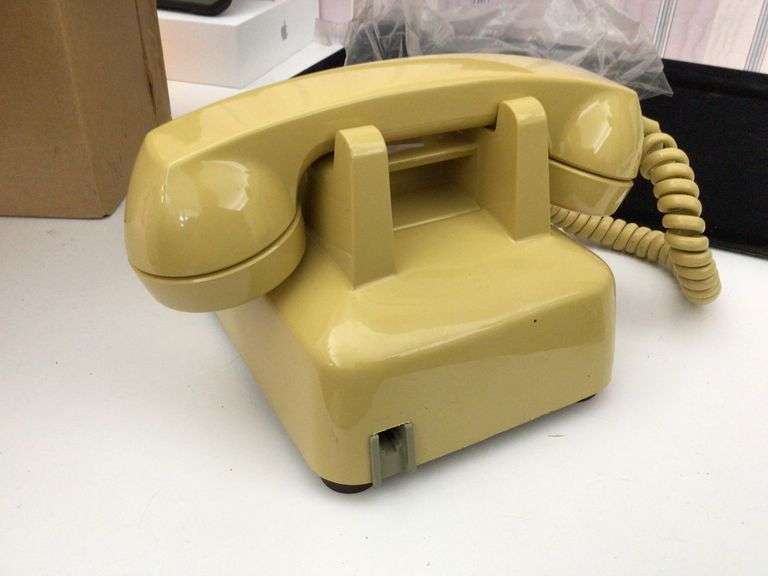 VINTAGE 1972 GOLD DESK PHONE