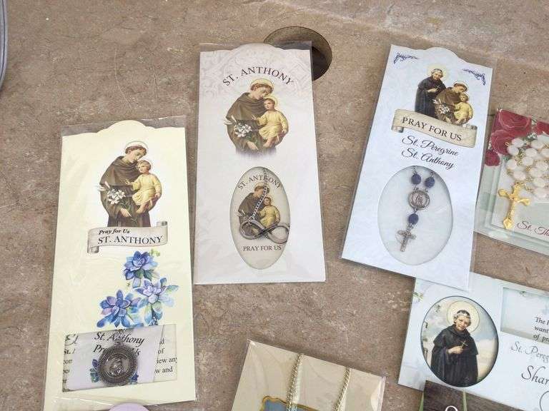 VARIOUS RELIGIOUS JEWELRY
