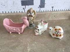 BOX OF VINTAGE FLOWER POTS
