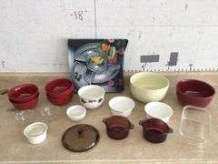 BOX OF BOWLS & BREAD PAN