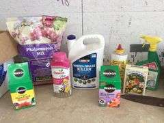 BOX OF MISC GARDEN ITEMS