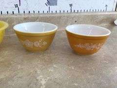 VINTAGE PYREX DISHES