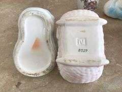 BOX OF VINTAGE FLOWER POTS