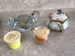 TRAY OF BIRD & VANITY ITEMS-WINGS BROKEN ON TRINKET BOX