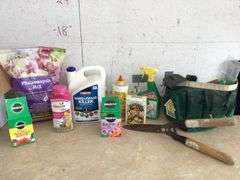 BOX OF MISC GARDEN ITEMS