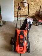 BLACK AND DECKER 40 VOLT PUSH MOWER W/CHARGER