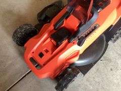 BLACK AND DECKER 40 VOLT PUSH MOWER W/CHARGER