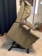 RECLINING POWER LIFT CHAIR
