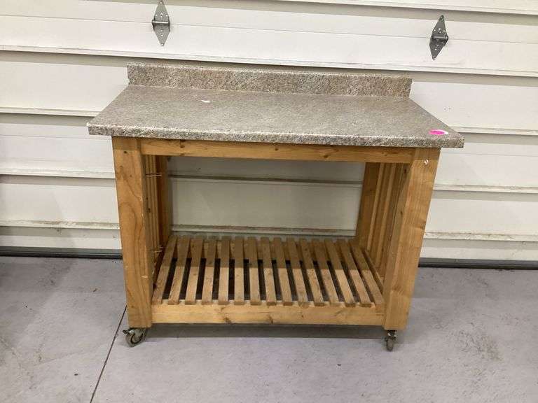 HOMEMADE WORKBENCH ON WHEELS