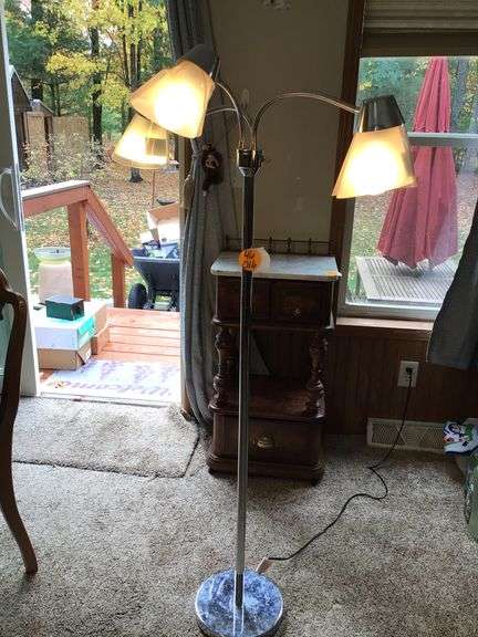 THREE WAY FLOOR LAMP(WORKS)