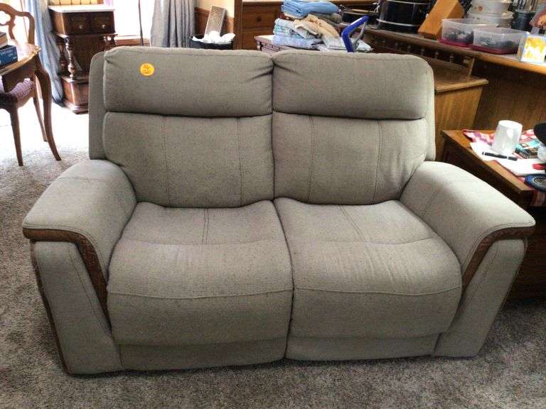 ELECTRIC RECLINING LOVESEAT(WORKS)