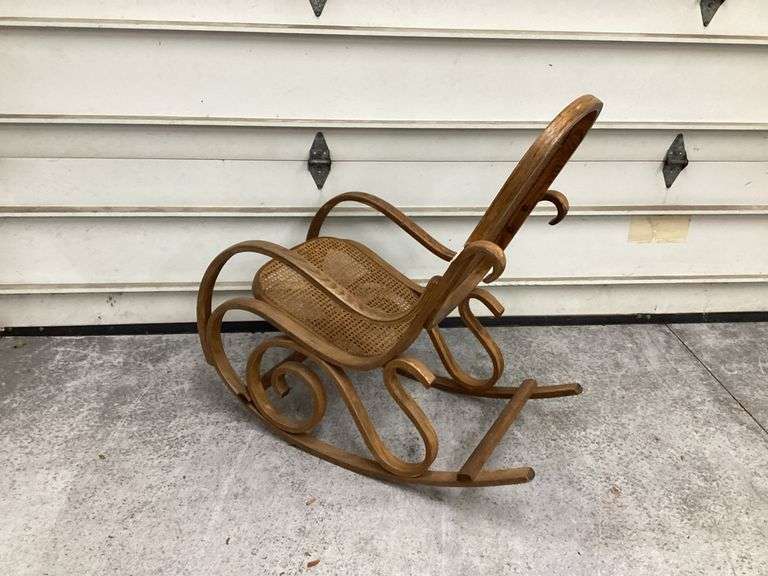 ROCKING CHAIR