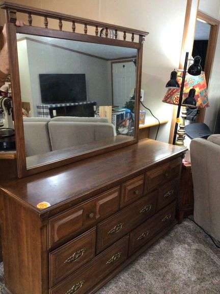 8 DRAWER DRESSER W/MIRROR