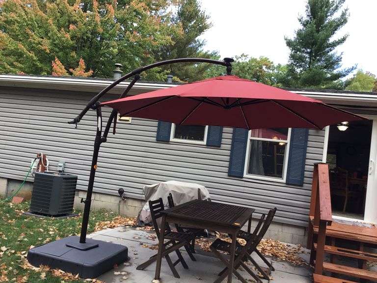 LARGE SOLAR POWERED LIGHTED CRANK PATIO UMBRELLA