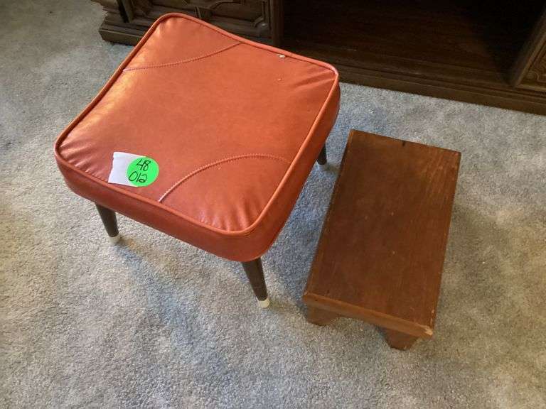 2 FOOT STOOLS
