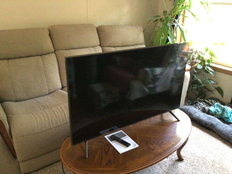 SAMSUNG 43” SMART TV W/REMOTE(WORKS)