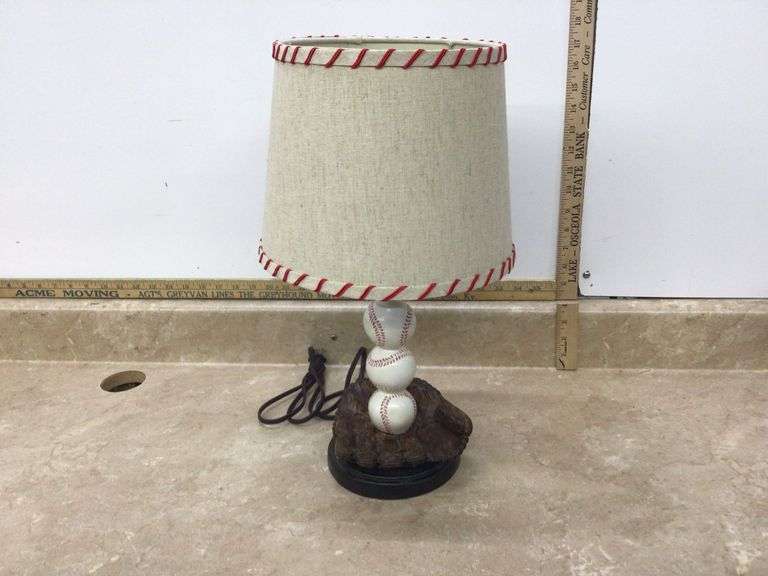 18” BASEBALL THEME TABLE LAMP(WORKS)