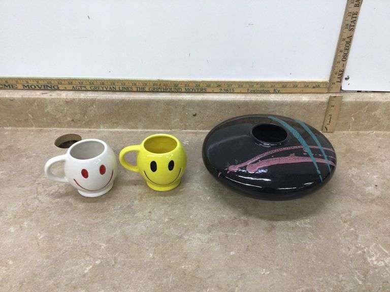 MC COY SMILEY FACE MUGS AND MEMPHIS STYLE POTTERY - Currie Auction Service