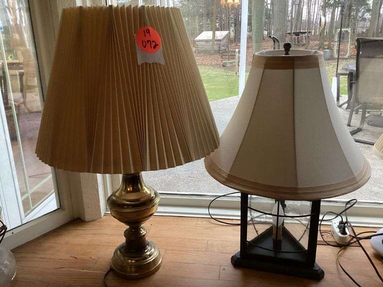 2 TABLE LAMPS