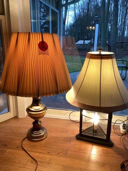 2 TABLE LAMPS
