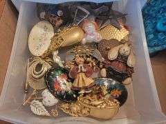 STERLING SILVER BROOCHE (20 GRAMS) AND OTHER COSTUME JEWELRY