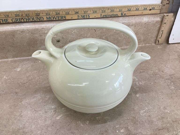TWIN SPOUT TEA MASTER TEAPOT (CHIP ON LID)