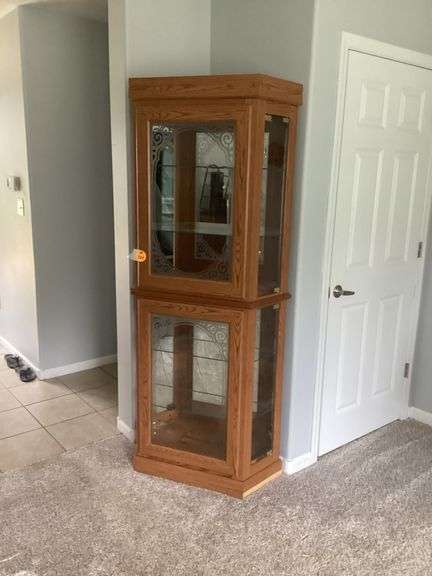 LIGHTED GLASS DISPLAY CABINET