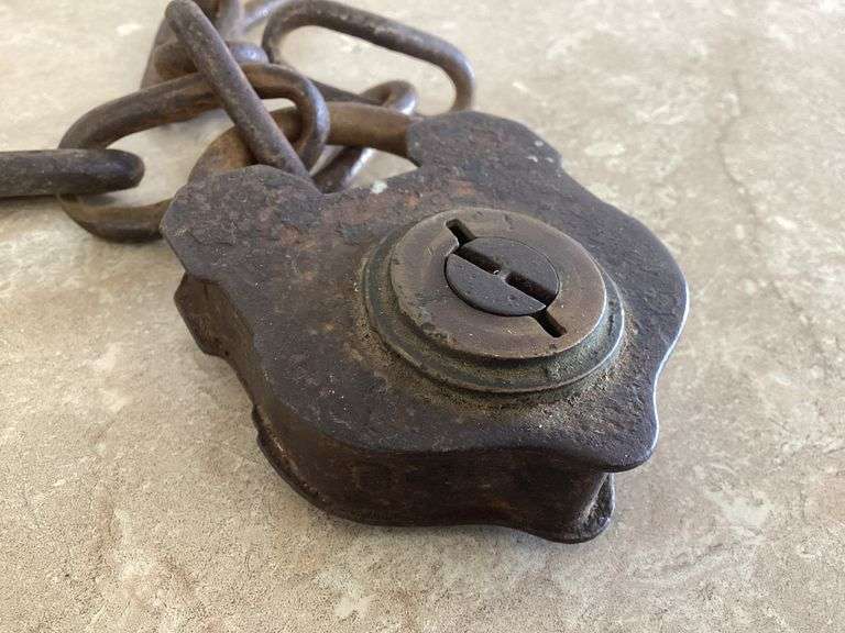 ANTIQUE PADLOCK WITH CHAIN IN VINTAGE TIN