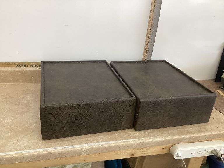 2 FOOTSTOOLS