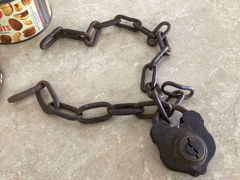 ANTIQUE PADLOCK WITH CHAIN IN VINTAGE TIN