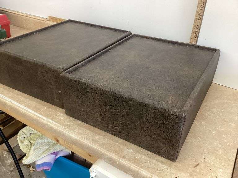 2 FOOTSTOOLS