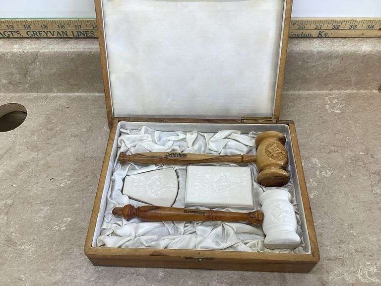 MASONIC KING SOLOMON QUARRY GAVEL SET (OLIVE WOOD AND LIMESTONE)