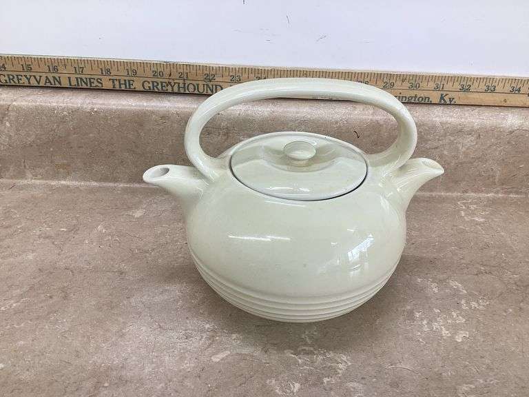 TWIN SPOUT TEA MASTER TEAPOT (CHIP ON LID)
