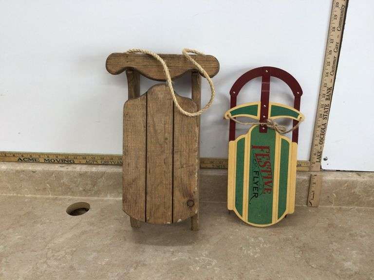 2 DECORATIVE SLEDS