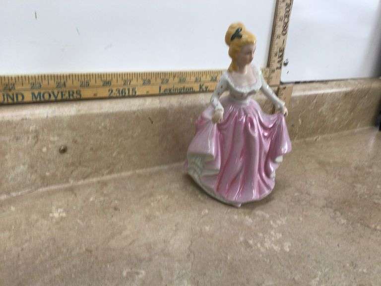 PORCELAIN LADY FIGURINE IN SMALL TOTE W/LID