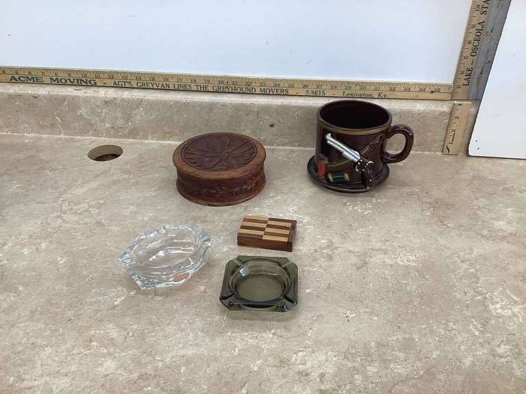 ROUND WOODEN BOX, WESTERN STYLE CONTAINER, 2 ASHTRAYS AND CIGARETTE BOX