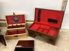 4 JEWELRY BOXES IN TOTE (NO LID)